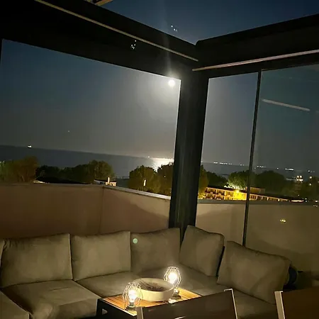 Blue Crystal Luxury Apartment